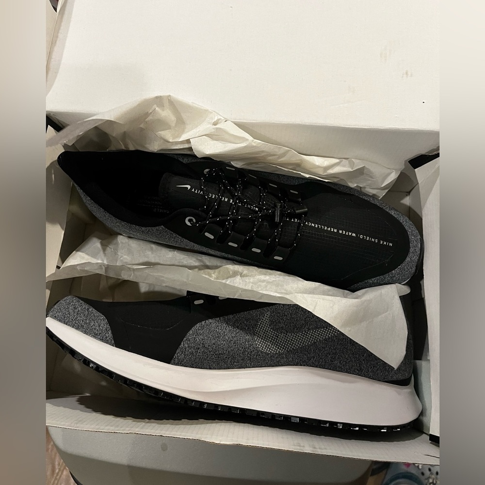 Men’s Nike Size 12 Shield Zoom Pegasus